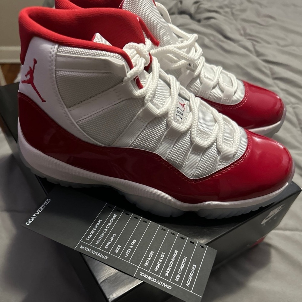 Jordan’s new in box 7.5 men’s or 9 women’s